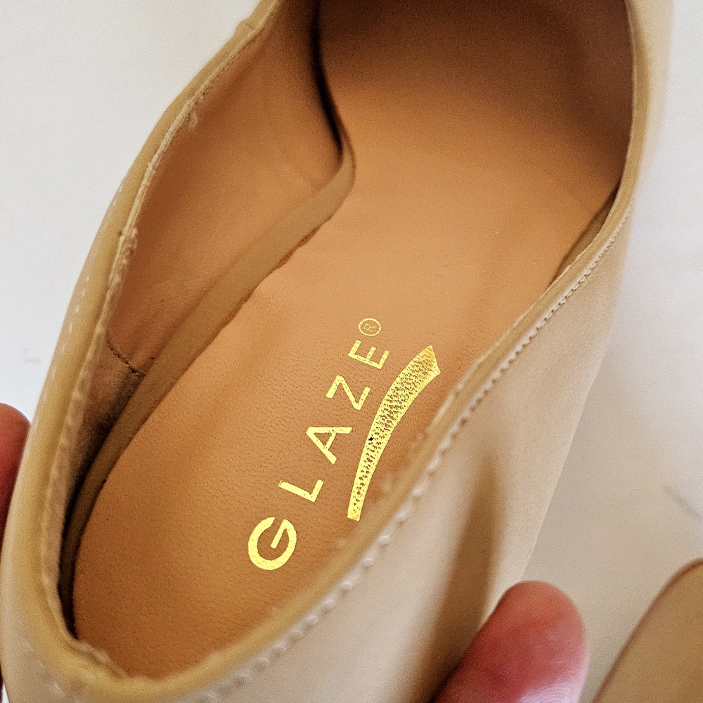 Glaze Women's Cream Pumps - Picture 7 of 8